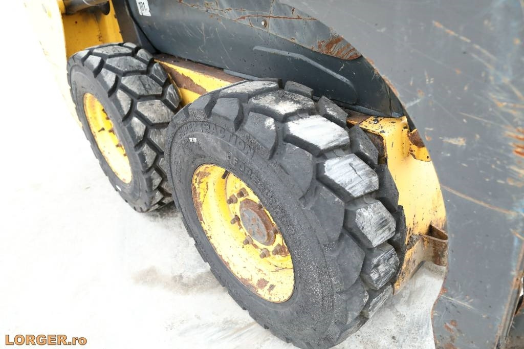 Mini chargeuse New Holland L 215: photos 7 Mini chargeuse New Holland L 215: photos 7