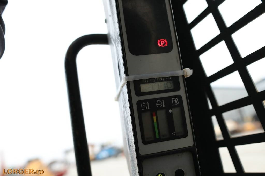 Mini chargeuse New Holland L 215: photos 11 Mini chargeuse New Holland L 215: photos 11