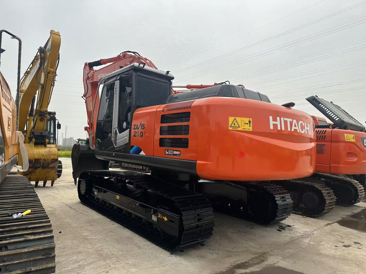 HITACHI ZA210 - Pelle sur pneus: photos 1 HITACHI ZA210 - Pelle sur pneus: photos 1