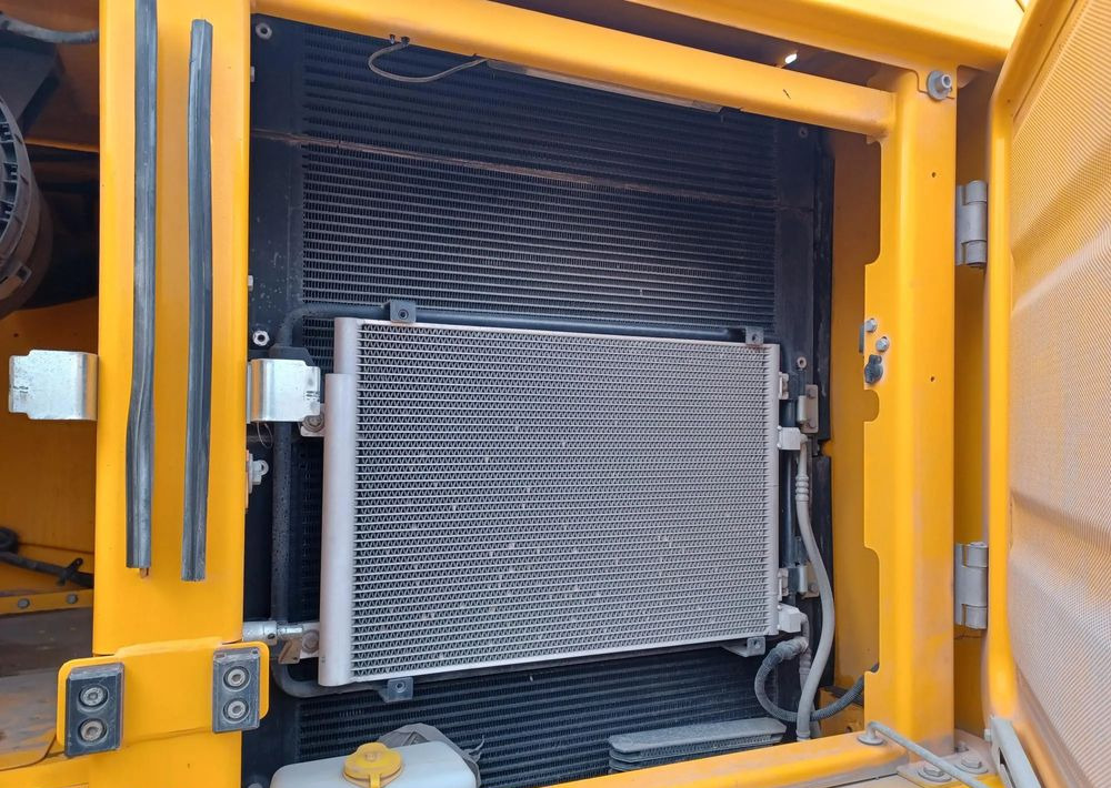 Pelle sur chenille JCB 220X: photos 8