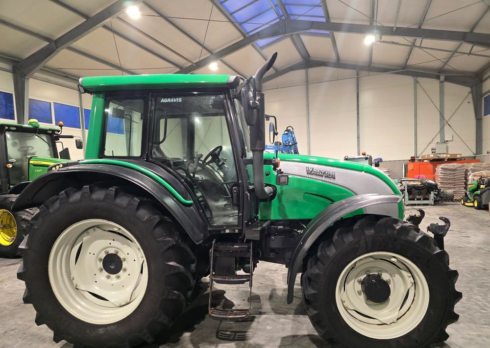 Valtra N 141 - Tracteur agricole: photos 4 Valtra N 141 - Tracteur agricole: photos 4