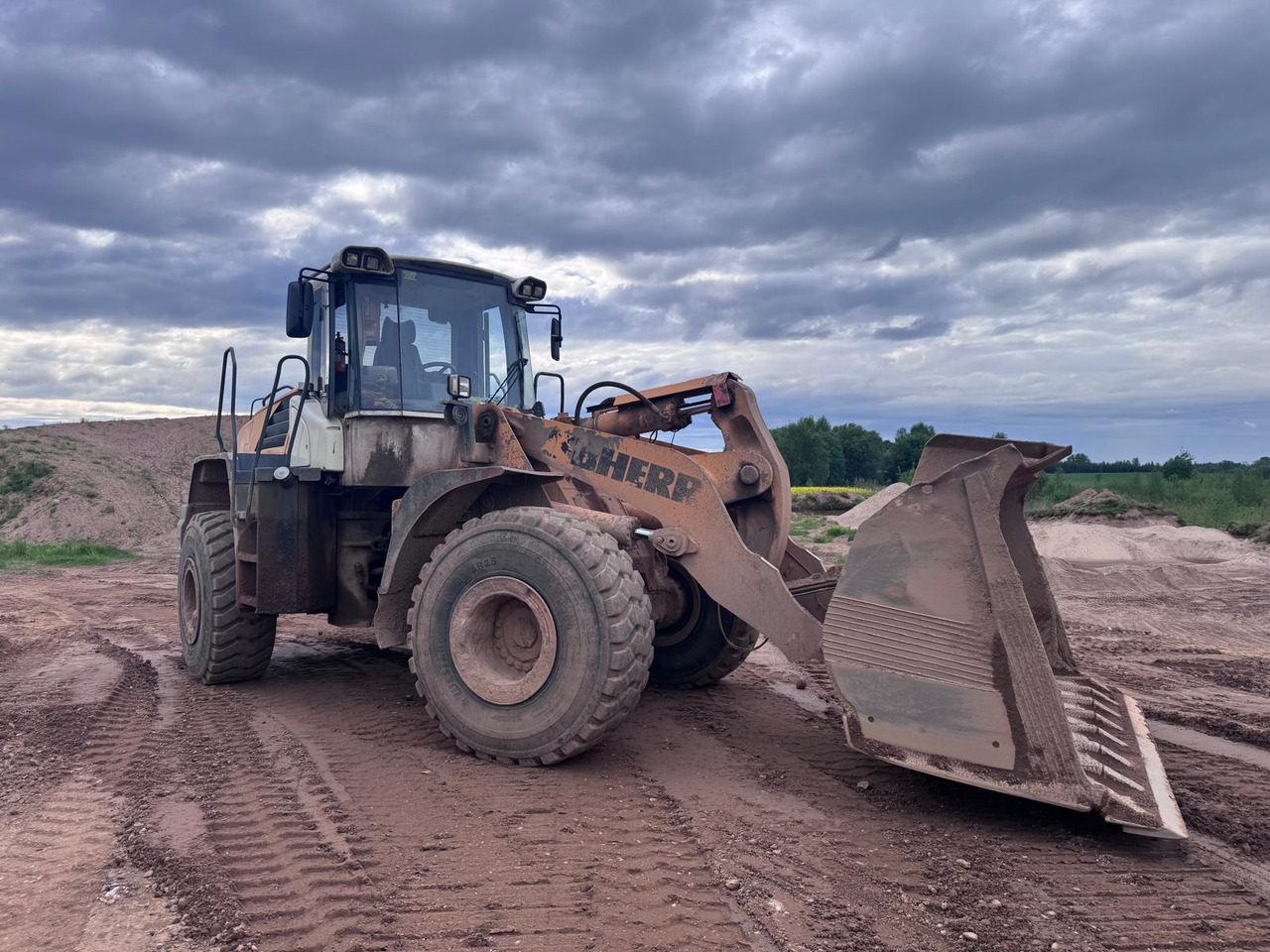 LIEBHERR L566 - Tractopelle: photos 3 LIEBHERR L566 - Tractopelle: photos 3