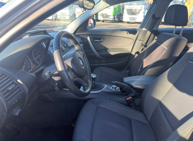 Voiture BMW 116i Limousine: photos 11 Voiture BMW 116i Limousine: photos 11