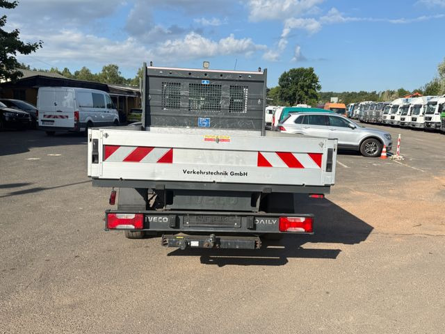 Iveco Daily 35 S 12 - Utilitaire plateau: photos 4 Iveco Daily 35 S 12 - Utilitaire plateau: photos 4