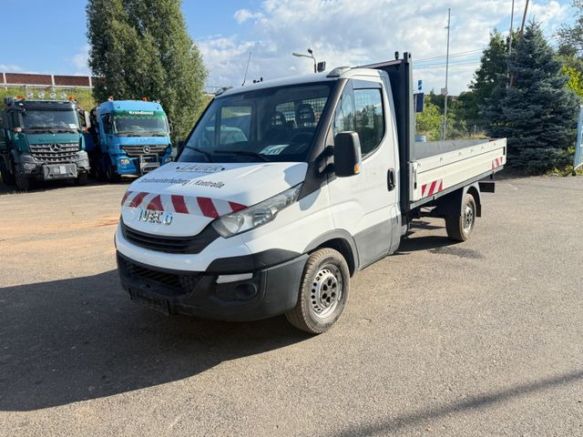 Iveco Daily 35 S 12 - Utilitaire plateau: photos 3 Iveco Daily 35 S 12 - Utilitaire plateau: photos 3