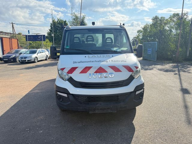 Iveco Daily 35 S 12 - Utilitaire plateau: photos 2 Iveco Daily 35 S 12 - Utilitaire plateau: photos 2