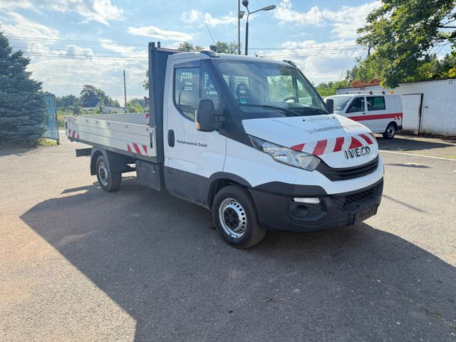 Iveco Daily 35 S 12 - Utilitaire plateau: photos 1 Iveco Daily 35 S 12 - Utilitaire plateau: photos 1