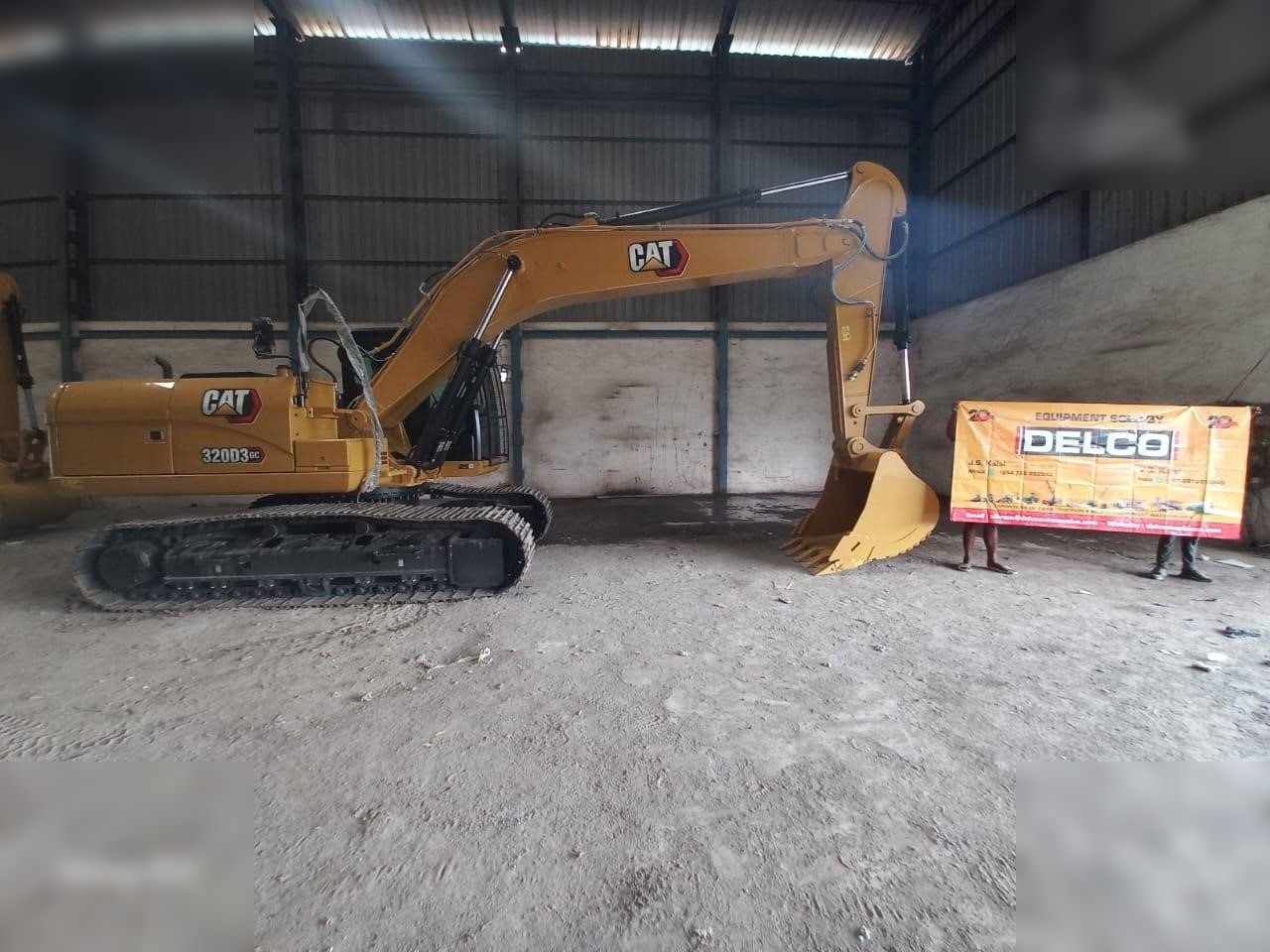 Pelle sur chenille neuf CATERPILLAR 320D3GC: photos 9