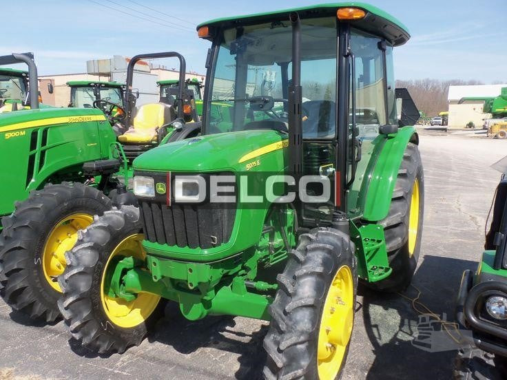 JOHN DEERE 5075E - Tracteur agricole: photos 1 JOHN DEERE 5075E - Tracteur agricole: photos 1