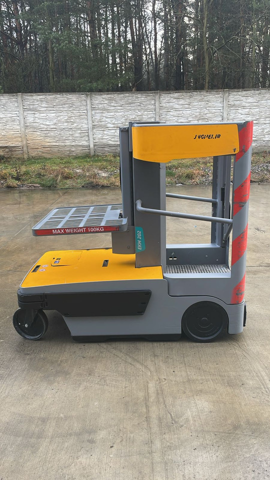 Jungheinrich EKM 202 - Préparateur de commandes: photos 2 Jungheinrich EKM 202 - Préparateur de commandes: photos 2