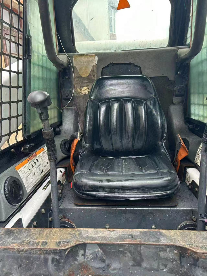Bobcat S300 - Mini chargeuse: photos 4 Bobcat S300 - Mini chargeuse: photos 4