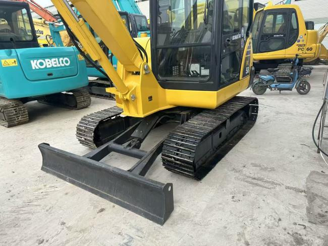 Komatsu PC56 - Mini pelle: photos 3 Komatsu PC56 - Mini pelle: photos 3