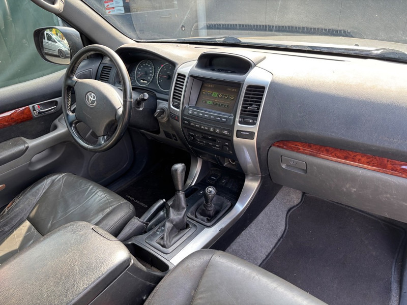 Toyota Land Cruiser 120 5 doors 3.0L D4-D Prado - Voiture: photos 3 Toyota Land Cruiser 120 5 doors 3.0L D4-D Prado - Voiture: photos 3