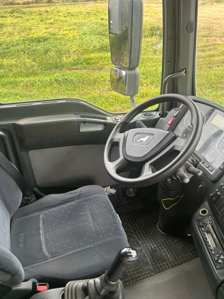 MAN TGA 26.310 - Camion à rideaux coulissants: photos 3 MAN TGA 26.310 - Camion à rideaux coulissants: photos 3