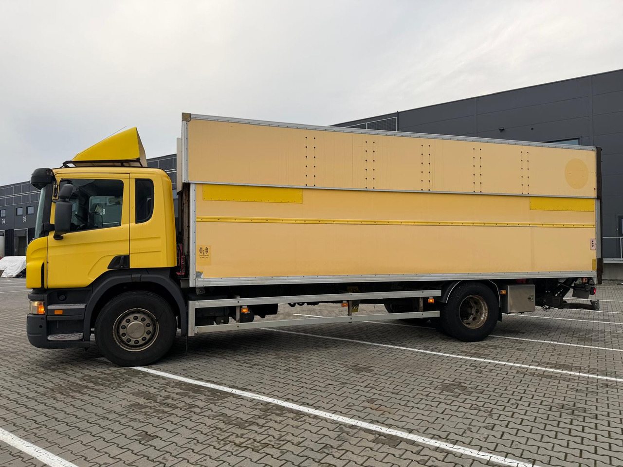 SCANIA P230 - Camion fourgon: photos 3 SCANIA P230 - Camion fourgon: photos 3