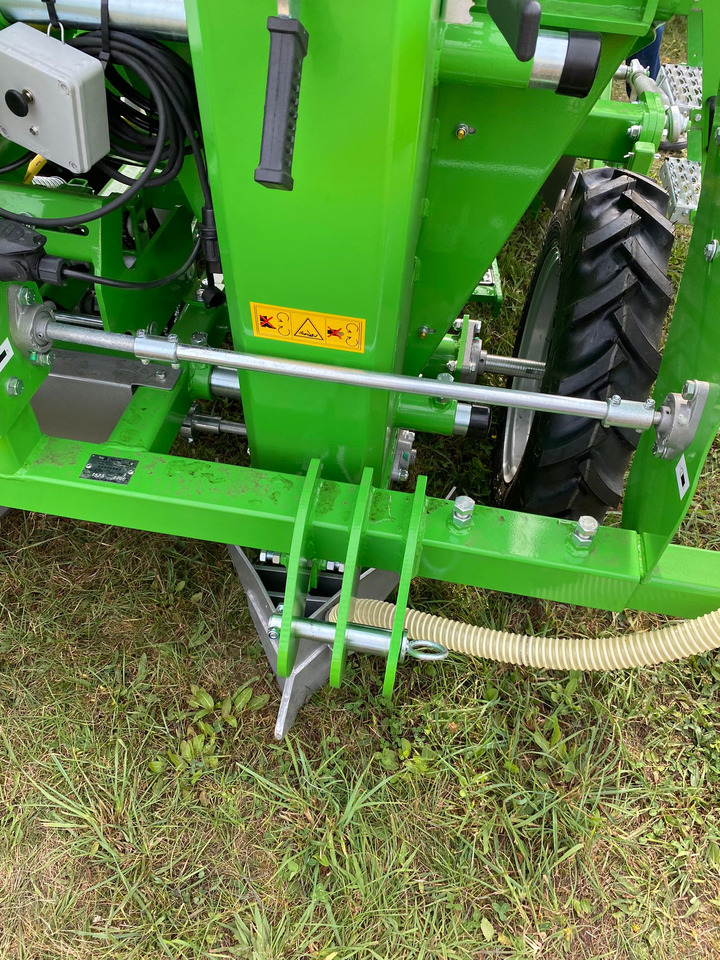 Crédit-bail de Bomet Kartoffelpflanzmaschine / Potato planter / Planteuse de pomme de terre / Piantapatate / Sadzarka ziemniaków Bomet Kartoffelpflanzmaschine / Potato planter / Planteuse de pomme de terre / Piantapatate / Sadzarka ziemniaków: photos 14 Crédit-bail de Bomet Kartoffelpflanzmaschine / Potato planter / Planteuse de pomme de terre / Piantapatate / Sadzarka ziemniaków Bomet Kartoffelpflanzmaschine / Potato planter / Planteuse de pomme de terre / Piantapatate / Sadzarka ziemniaków: photos 14