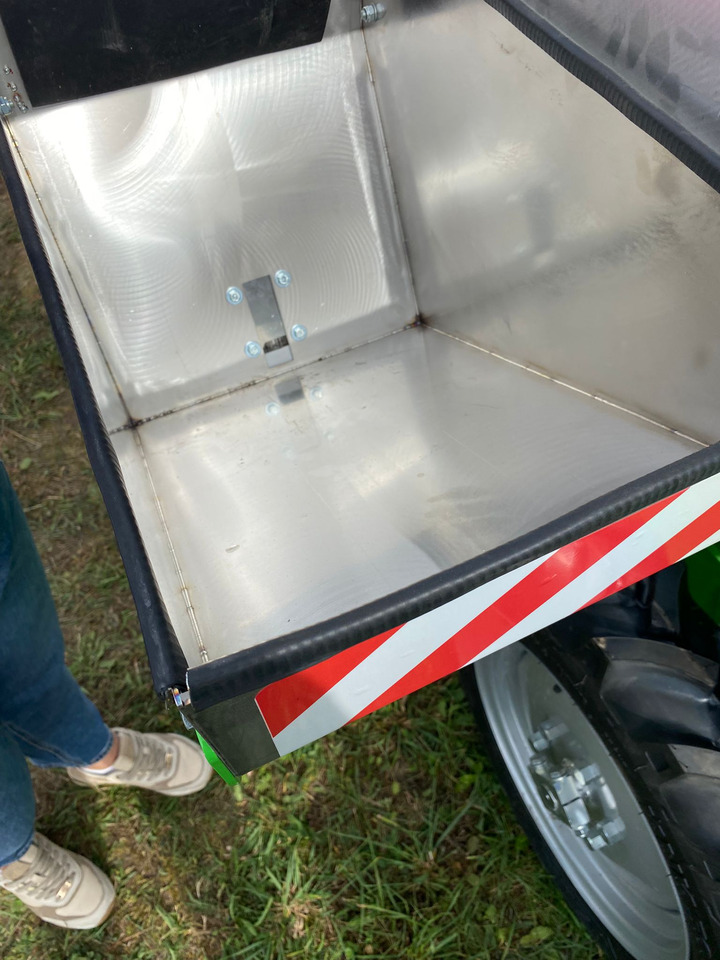 Crédit-bail de Bomet Kartoffelpflanzmaschine / Potato planter / Planteuse de pomme de terre / Piantapatate / Sadzarka ziemniaków Bomet Kartoffelpflanzmaschine / Potato planter / Planteuse de pomme de terre / Piantapatate / Sadzarka ziemniaków: photos 10 Crédit-bail de Bomet Kartoffelpflanzmaschine / Potato planter / Planteuse de pomme de terre / Piantapatate / Sadzarka ziemniaków Bomet Kartoffelpflanzmaschine / Potato planter / Planteuse de pomme de terre / Piantapatate / Sadzarka ziemniaków: photos 10