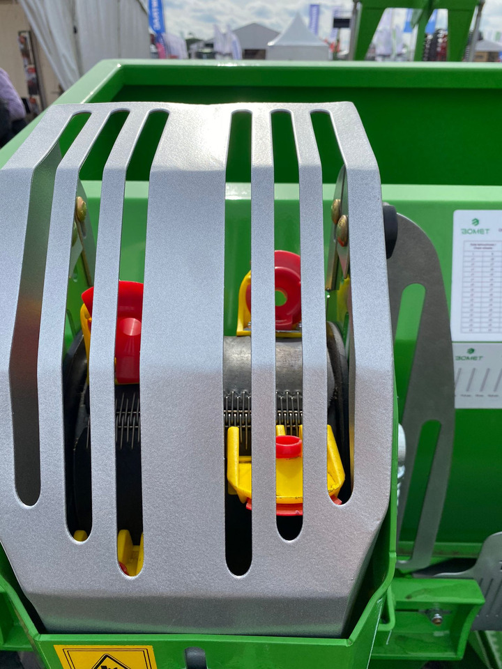 Crédit-bail de Bomet Kartoffelpflanzmaschine / Potato planter / Planteuse de pomme de terre / Piantapatate / Sadzarka ziemniaków Bomet Kartoffelpflanzmaschine / Potato planter / Planteuse de pomme de terre / Piantapatate / Sadzarka ziemniaków: photos 11 Crédit-bail de Bomet Kartoffelpflanzmaschine / Potato planter / Planteuse de pomme de terre / Piantapatate / Sadzarka ziemniaków Bomet Kartoffelpflanzmaschine / Potato planter / Planteuse de pomme de terre / Piantapatate / Sadzarka ziemniaków: photos 11