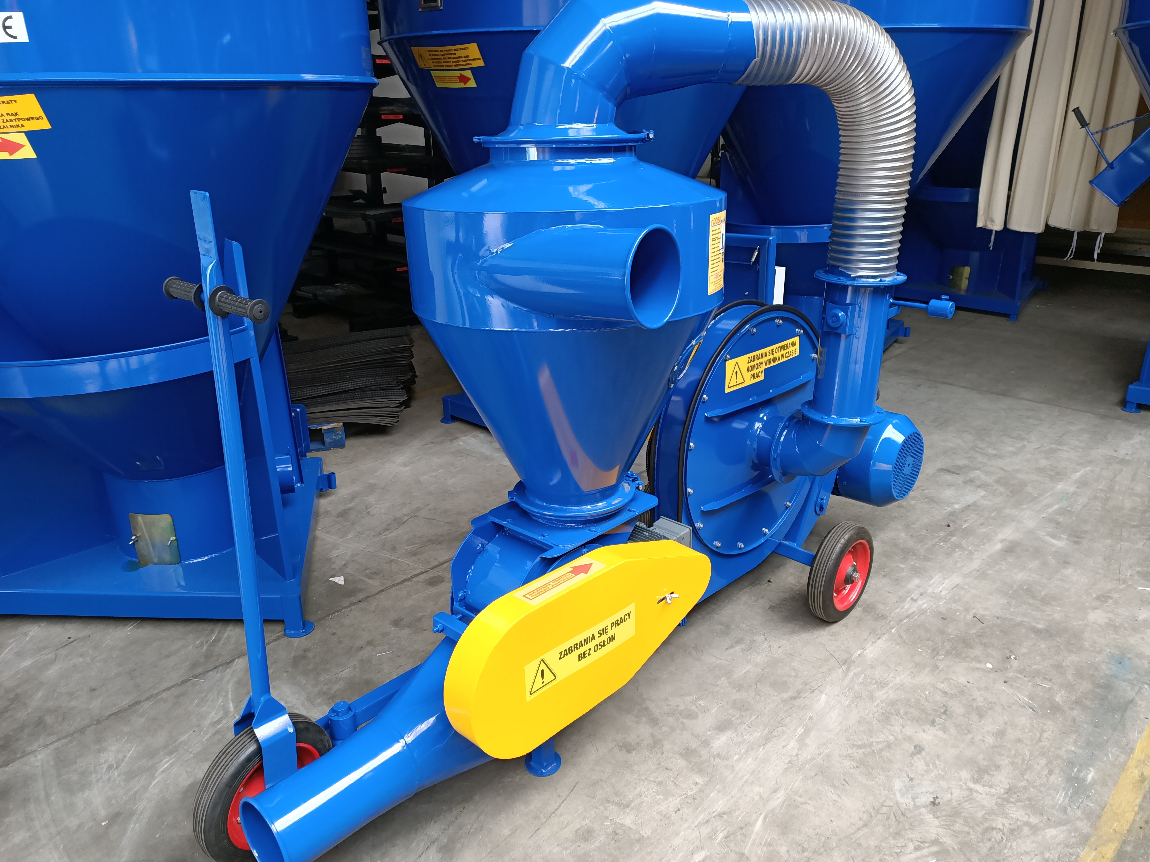 Dozamech Saug-Druckgebläse / Suction and pressure blower / Suceuse à grains / Trasportatore / Пневматический вдуватель / Dmuchawa ssąco-tłocząca T-420 - Convoyeur: photos 1 Dozamech Saug-Druckgebläse / Suction and pressure blower / Suceuse à grains / Trasportatore / Пневматический вдуватель / Dmuchawa ssąco-tłocząca T-420 - Convoyeur: photos 1