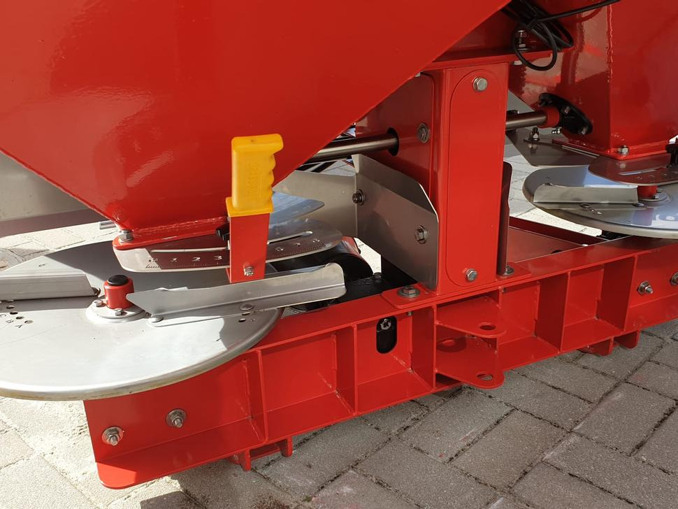 Distributeur d'engrais neuf Grass-Rol Düngerstreuer / Fertilizer spreader / Epandeur d'engrais / Spandiconcime / Rozsiewacz nawozu / Разбрасыватель удобрений 1600 l: photos 8