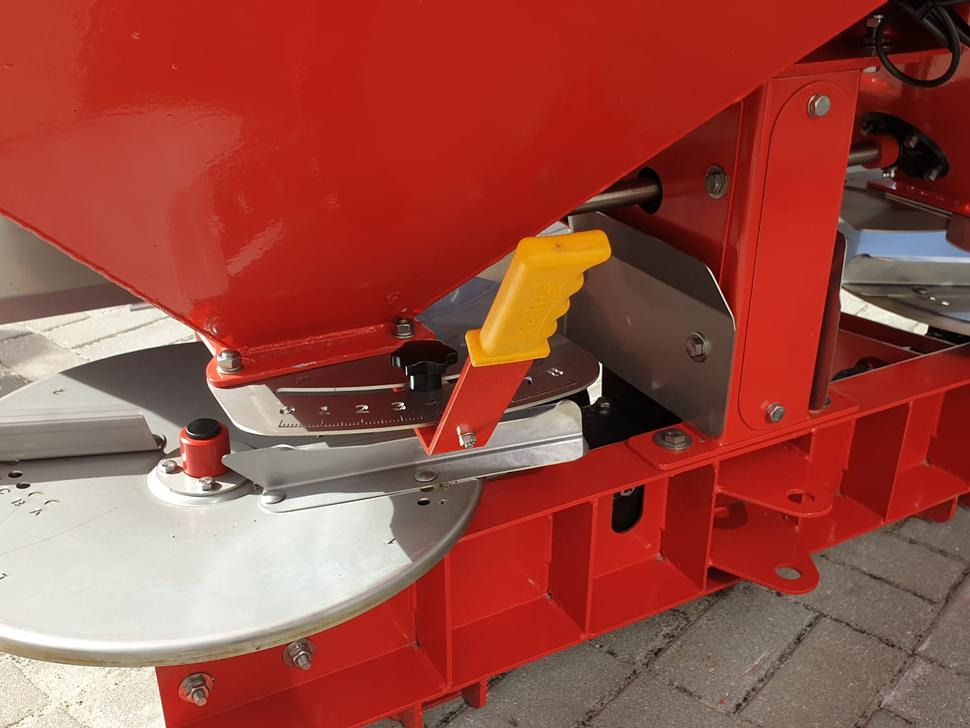 Distributeur d'engrais neuf Grass-Rol Düngerstreuer / Fertilizer spreader / Epandeur d'engrais / Spandiconcime / Rozsiewacz nawozu / Разбрасыватель удобрений 1600 l: photos 6