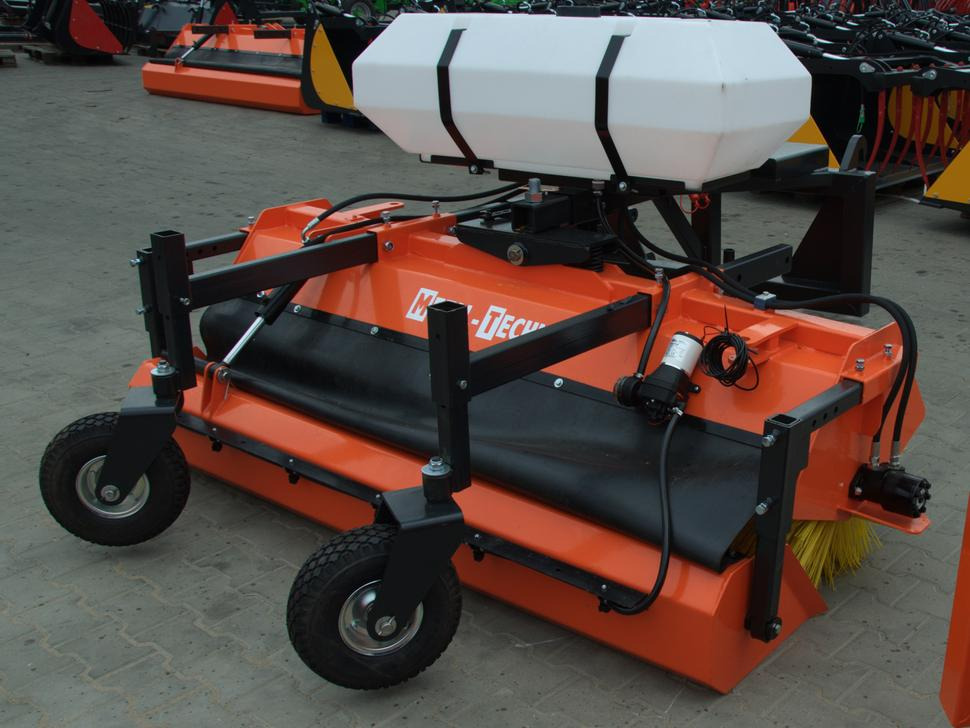METAL-TECHNIK Kehrmaschine / Sweeper / Balayeuse / Spazzolatrice / Подметательно-уборочная машина / Zamiatarka 2 m - Brosse pour Chargeur frontal pour tracteur: photos 3 METAL-TECHNIK Kehrmaschine / Sweeper / Balayeuse / Spazzolatrice / Подметательно-уборочная машина / Zamiatarka 2 m - Brosse pour Chargeur frontal pour tracteur: photos 3