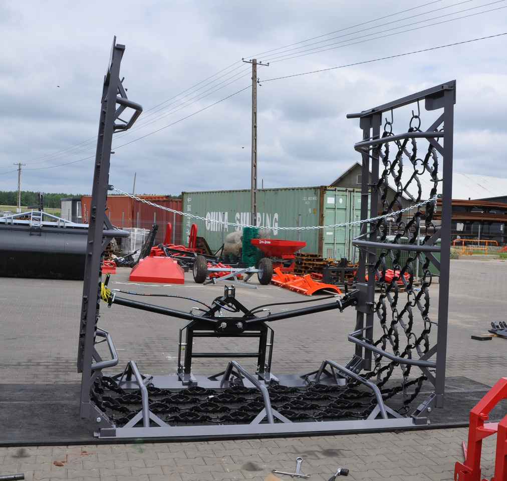 METAL-TECHNIK Wiesenegge / Heavy meadow harrow / Herse de prairie lourde / Strigliatrice pesante / Lanza de prado pesada / Тяжёлая волокуша / Włóka łąkowa ciężka 8 m - Herse à chaîne: photos 1 METAL-TECHNIK Wiesenegge / Heavy meadow harrow / Herse de prairie lourde / Strigliatrice pesante / Lanza de prado pesada / Тяжёлая волокуша / Włóka łąkowa ciężka 8 m - Herse à chaîne: photos 1