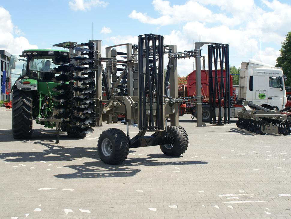 ROLEX Hydraulische Scheibenegge / Hydraulic discs harrow / Dechaumeur à disques / Erpice a dischi / Гидравлическая дисковая борона / Brona talerzowa hydraulicznie składana ciężka 4 m - Cover crop: photos 4 ROLEX Hydraulische Scheibenegge / Hydraulic discs harrow / Dechaumeur à disques / Erpice a dischi / Гидравлическая дисковая борона / Brona talerzowa hydraulicznie składana ciężka 4 m - Cover crop: photos 4