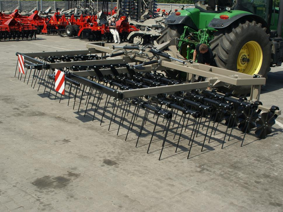 ROLEX Mulchegge / Mulch harrow / Herse de déchaumage / Erpice pacciamante / Борона для мульчирования / Brona mulczowa 7,5 m - Herse étrille: photos 1 ROLEX Mulchegge / Mulch harrow / Herse de déchaumage / Erpice pacciamante / Борона для мульчирования / Brona mulczowa 7,5 m - Herse étrille: photos 1