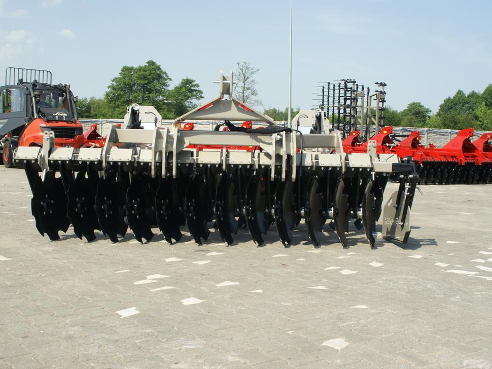 ROLEX Scheibenegge / Discs harrow / Dechaumeur à disques / Erpice a dischi / Дисковая борона / Brona talerzowa 3 m - Cover crop: photos 2 ROLEX Scheibenegge / Discs harrow / Dechaumeur à disques / Erpice a dischi / Дисковая борона / Brona talerzowa 3 m - Cover crop: photos 2