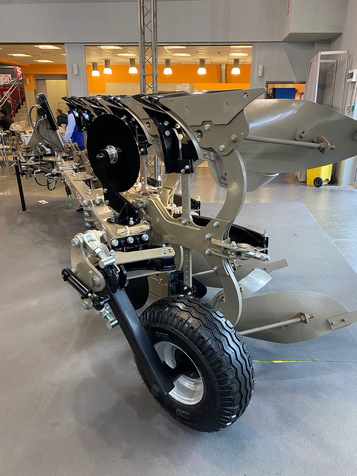 ROLEX Volldrehpflug / Rotary plough / Charrue réversible / Aratro reversibile / Оборотный плуг / Pług obrotowy 3+1 - Charrue: photos 5 ROLEX Volldrehpflug / Rotary plough / Charrue réversible / Aratro reversibile / Оборотный плуг / Pług obrotowy 3+1 - Charrue: photos 5
