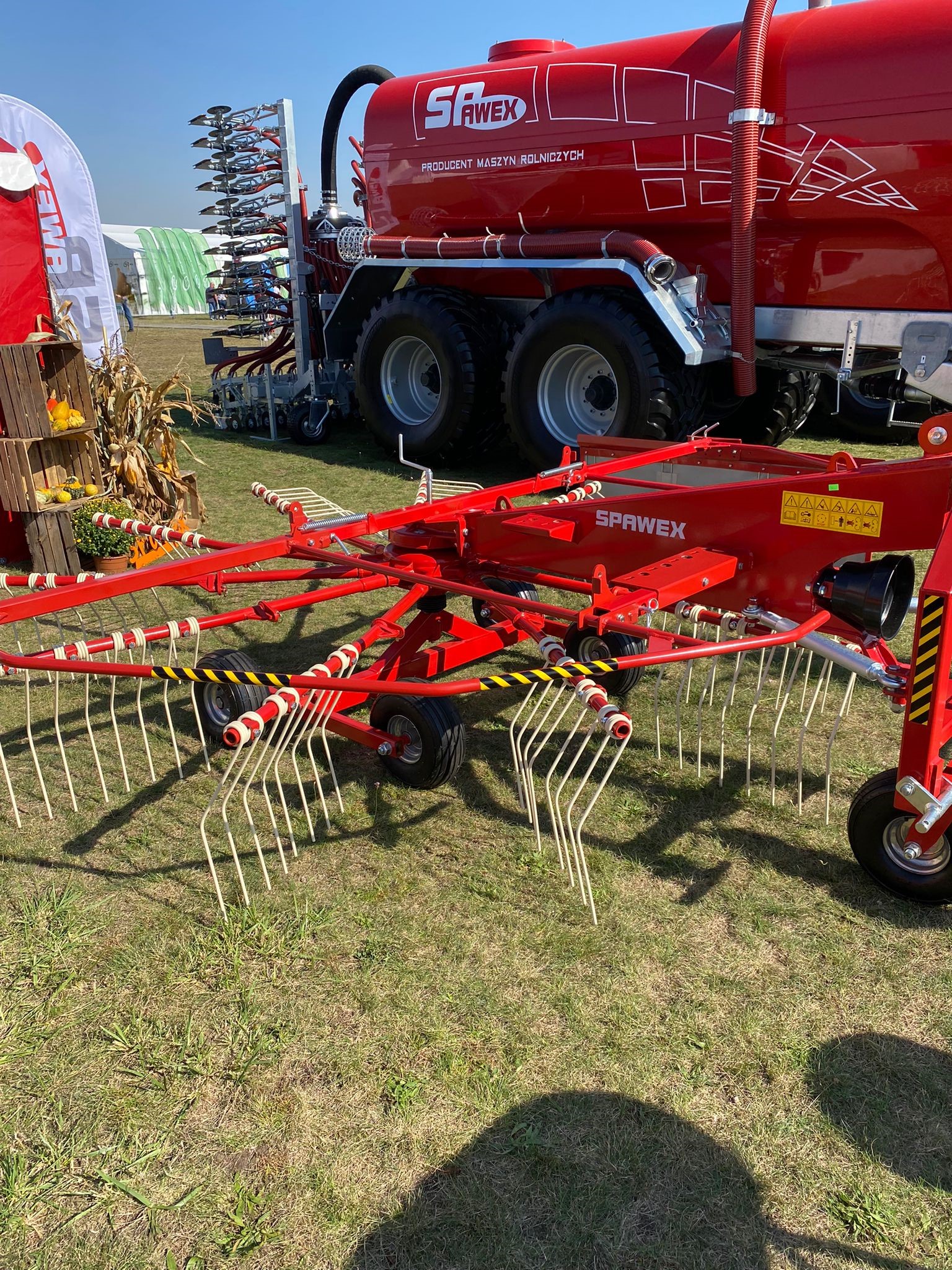 Spawex Kreiselschwader / Rake / Andaineur / Rastrillo / Rastrello / Zgrabiarka 4,5 m - Faneuse: photos 5 Spawex Kreiselschwader / Rake / Andaineur / Rastrillo / Rastrello / Zgrabiarka 4,5 m - Faneuse: photos 5