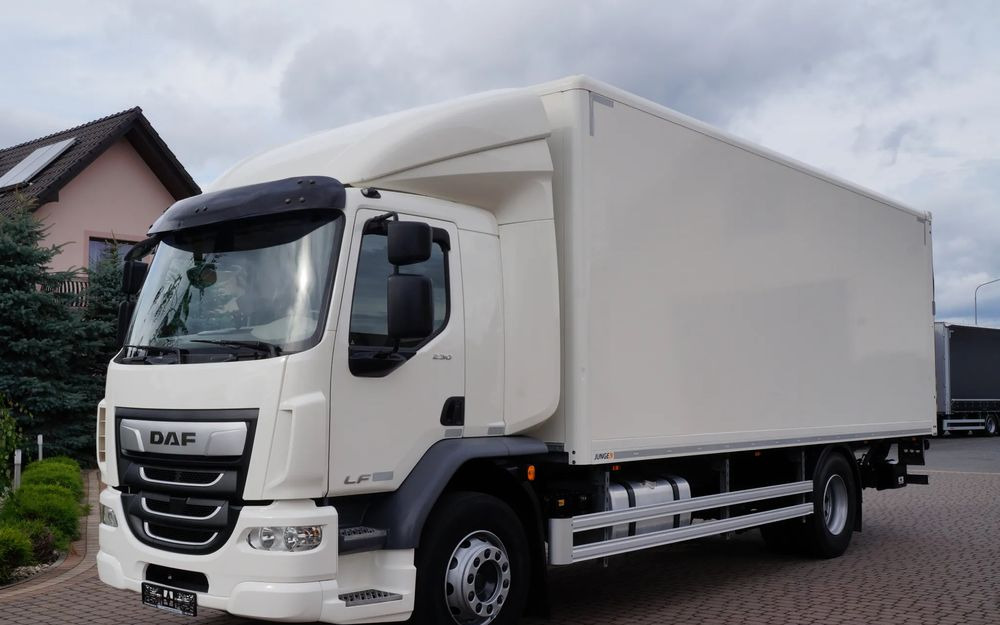 DAF LF 230 18 TON EURO 6 KONTENER 18 PALET ŁAD. 9800 KG WINDA TGM - Camion fourgon: photos 1 DAF LF 230 18 TON EURO 6 KONTENER 18 PALET ŁAD. 9800 KG WINDA TGM - Camion fourgon: photos 1