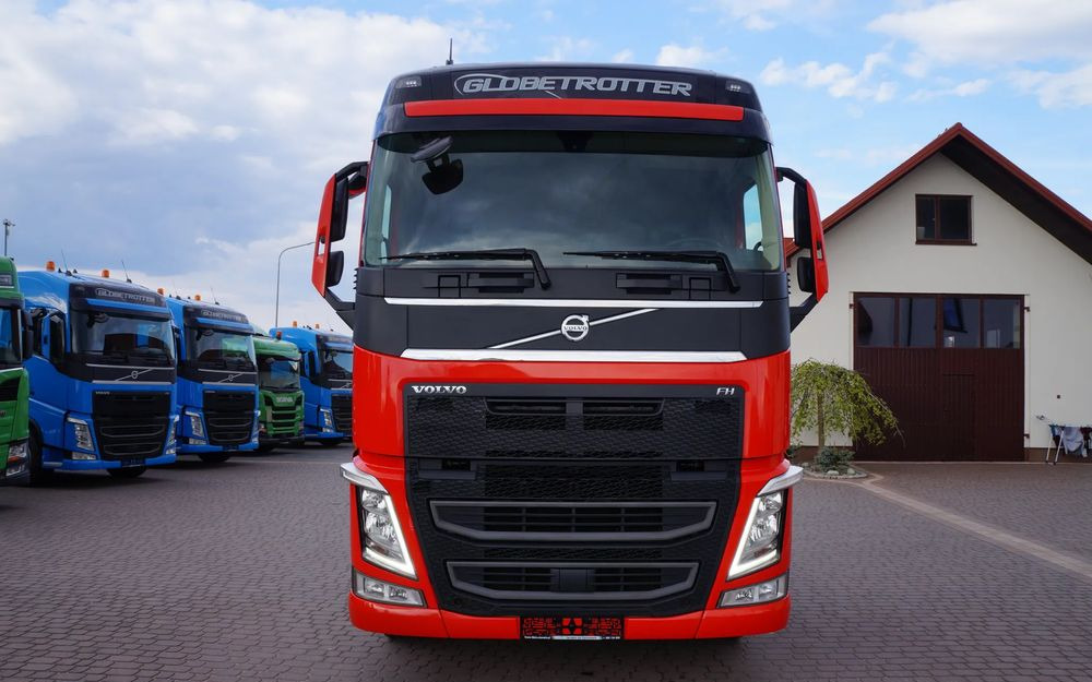 Volvo FH 4 EURO 6 GLOBETROTTER NISKI PRZEBIEG PEŁEN SERWIS - Tracteur routier: photos 2 Volvo FH 4 EURO 6 GLOBETROTTER NISKI PRZEBIEG PEŁEN SERWIS - Tracteur routier: photos 2