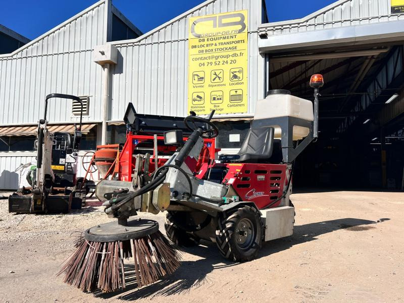 Cochet Balayeuse de désherbage automotrice Gecko (NET DE TVA) - Balayeuse industrielle: photos 1 Cochet Balayeuse de désherbage automotrice Gecko (NET DE TVA) - Balayeuse industrielle: photos 1