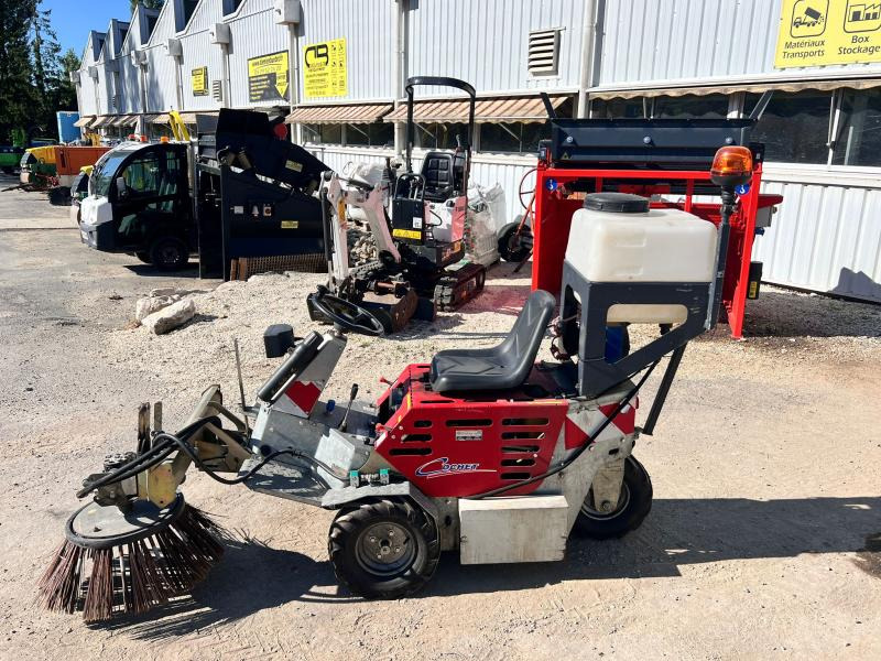 Cochet Balayeuse de désherbage automotrice Gecko (NET DE TVA) - Balayeuse industrielle: photos 2 Cochet Balayeuse de désherbage automotrice Gecko (NET DE TVA) - Balayeuse industrielle: photos 2