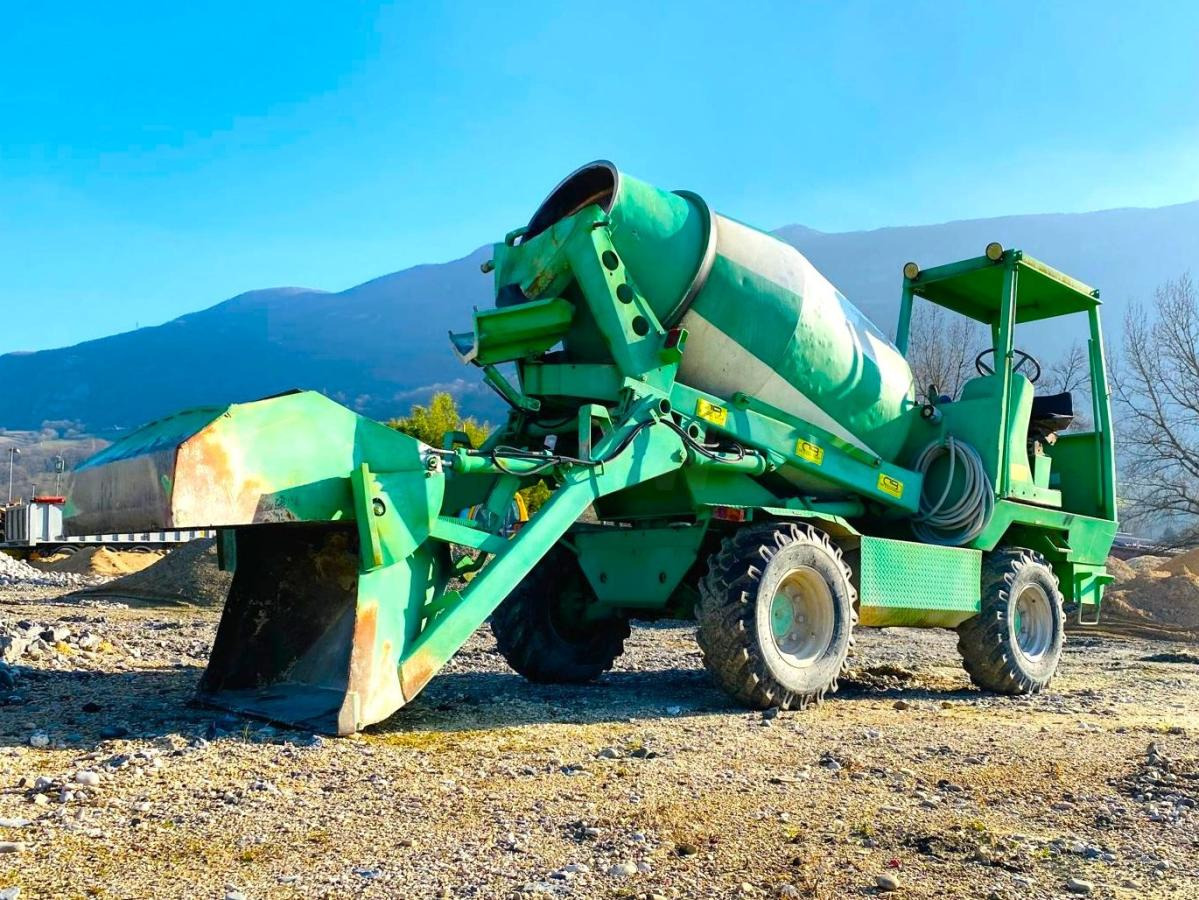 MERLO Auto bétonnière DBM 2500 - Bétonnière: photos 1 MERLO Auto bétonnière DBM 2500 - Bétonnière: photos 1