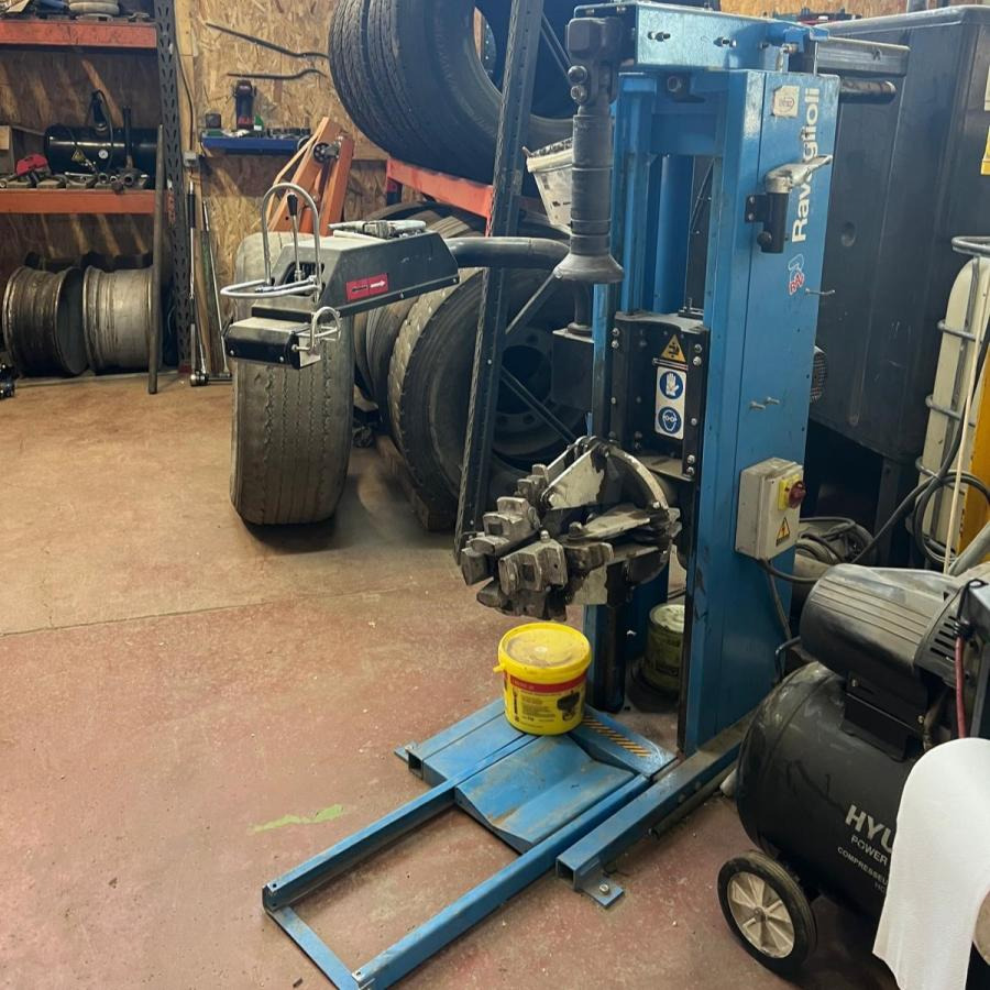 Ravaglioli Démonte pneus GRS926 - Équipement de garage: photos 4 Ravaglioli Démonte pneus GRS926 - Équipement de garage: photos 4