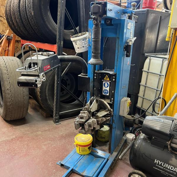 Ravaglioli Démonte pneus GRS926 - Équipement de garage: photos 2 Ravaglioli Démonte pneus GRS926 - Équipement de garage: photos 2