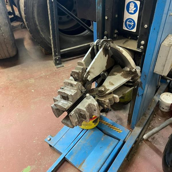 Ravaglioli Démonte pneus GRS926 - Équipement de garage: photos 5 Ravaglioli Démonte pneus GRS926 - Équipement de garage: photos 5