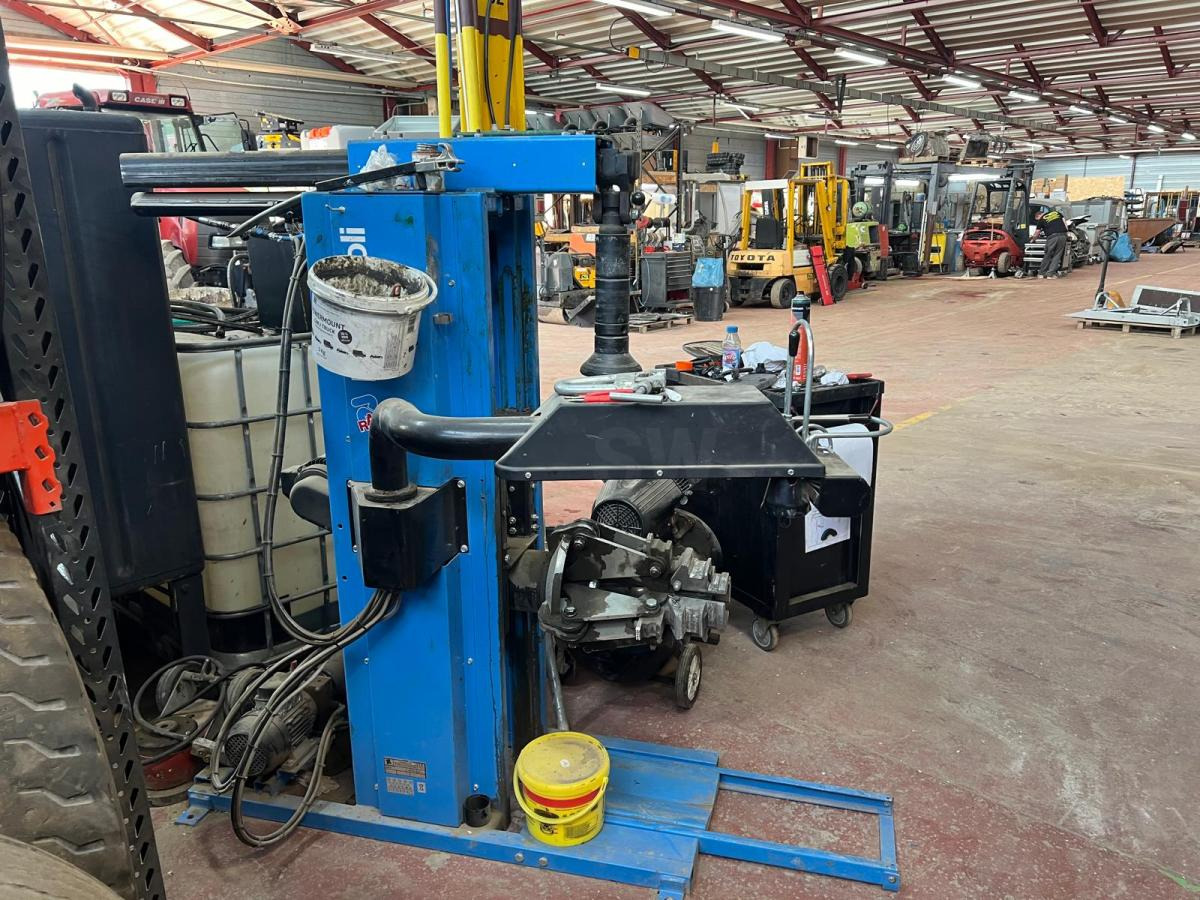 Ravaglioli Démonte pneus GRS926 - Équipement de garage: photos 1 Ravaglioli Démonte pneus GRS926 - Équipement de garage: photos 1