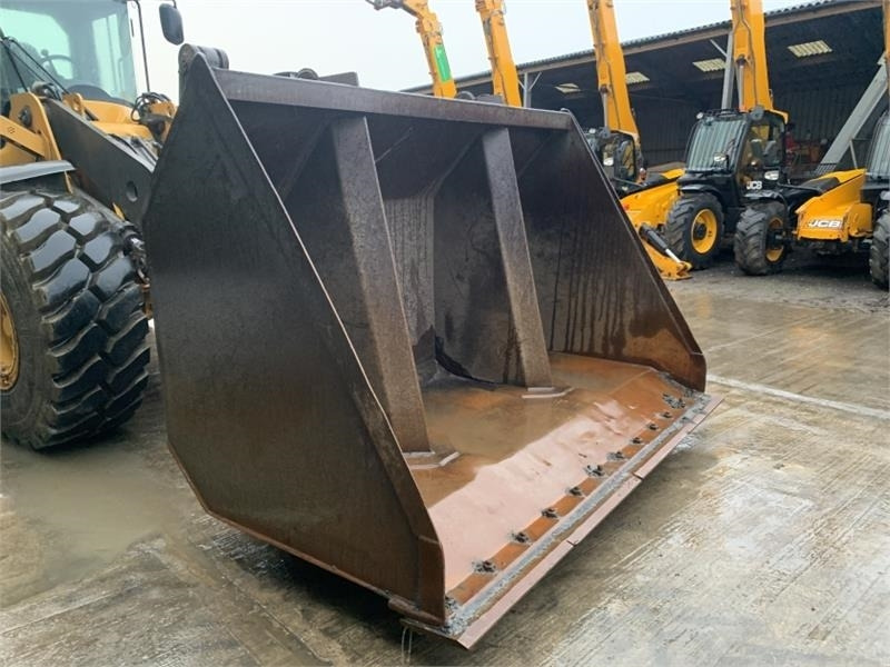 Bac Toe Tip Bucket - Tombereau articulé: photos 4 Bac Toe Tip Bucket - Tombereau articulé: photos 4