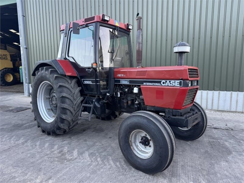 Case International 1056XL 2WD  - Tracteur agricole: photos 1 Case International 1056XL 2WD  - Tracteur agricole: photos 1