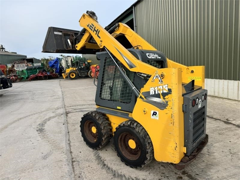 Gehl R135 Skid Steer - Mini chargeuse: photos 2 Gehl R135 Skid Steer - Mini chargeuse: photos 2