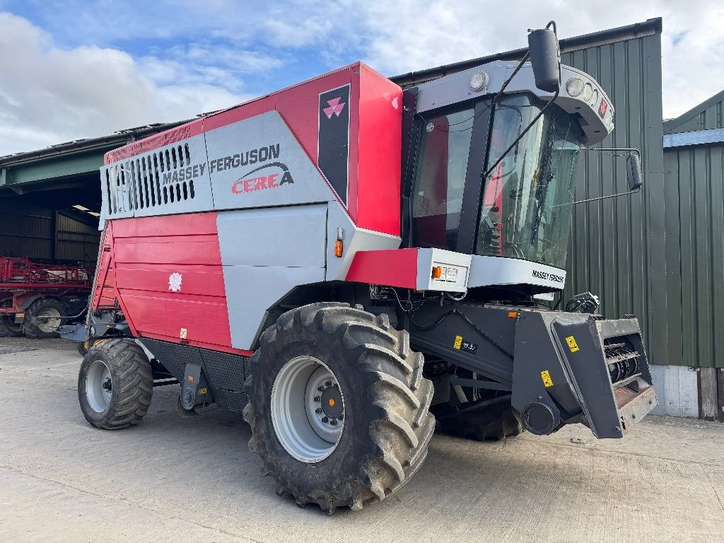 Massey Ferguson Cerea 7274 Rotary Seperator c/w 22ft Header - Moissonneuse-batteuse: photos 4 Massey Ferguson Cerea 7274 Rotary Seperator c/w 22ft Header - Moissonneuse-batteuse: photos 4