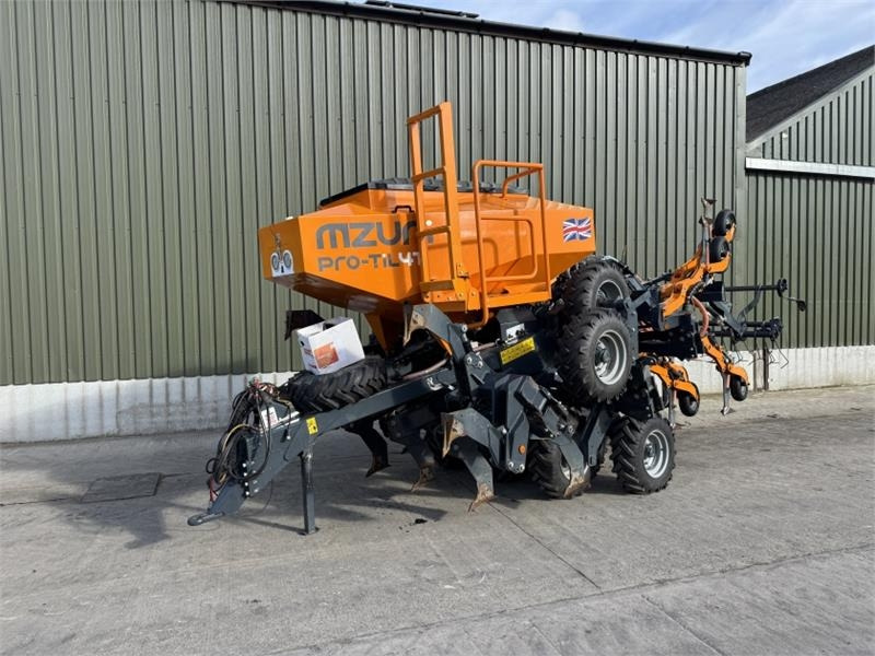 Mzuri Pro Till 4T Seed Drill  - Combiné de semis: photos 1 Mzuri Pro Till 4T Seed Drill  - Combiné de semis: photos 1