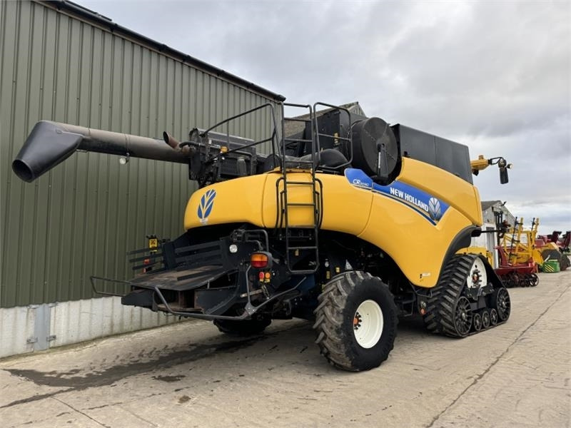 New Holland New Holland CR9090 c/w 35ft Header - Accessoire de matériels de récolte: photos 2 New Holland New Holland CR9090 c/w 35ft Header - Accessoire de matériels de récolte: photos 2