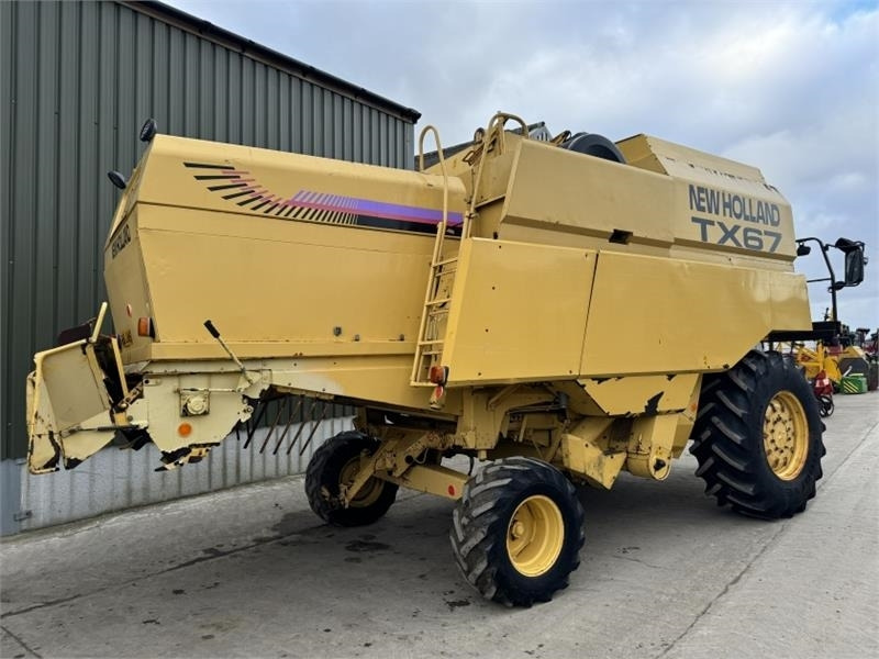 New Holland TX67 c/w 20ft Header - Accessoire de matériels de récolte: photos 2 New Holland TX67 c/w 20ft Header - Accessoire de matériels de récolte: photos 2