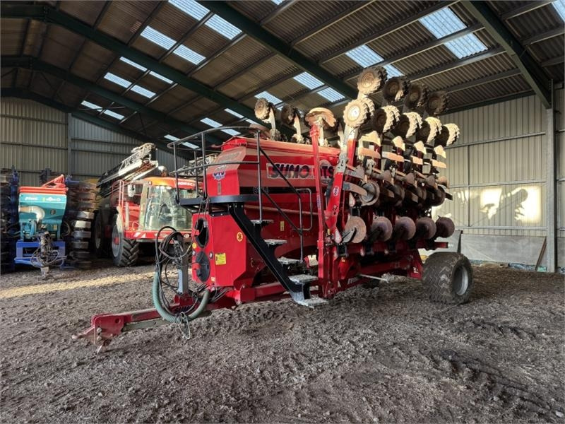 Sumo 6m DTS Deep Tillage Seeder Trailed Direct Drill - Combiné de semis: photos 1 Sumo 6m DTS Deep Tillage Seeder Trailed Direct Drill - Combiné de semis: photos 1