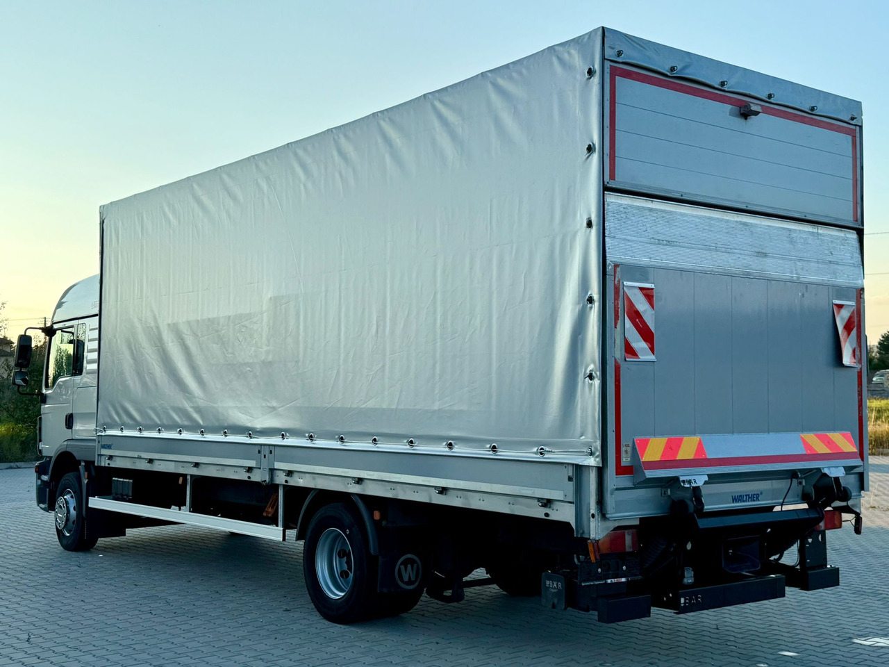 MAN TGM 12.250 / TGL / BURTO - FIRANKA / WINDA / 18 PALET / AUTOMAT - Camion à rideaux coulissants: photos 5 MAN TGM 12.250 / TGL / BURTO - FIRANKA / WINDA / 18 PALET / AUTOMAT - Camion à rideaux coulissants: photos 5